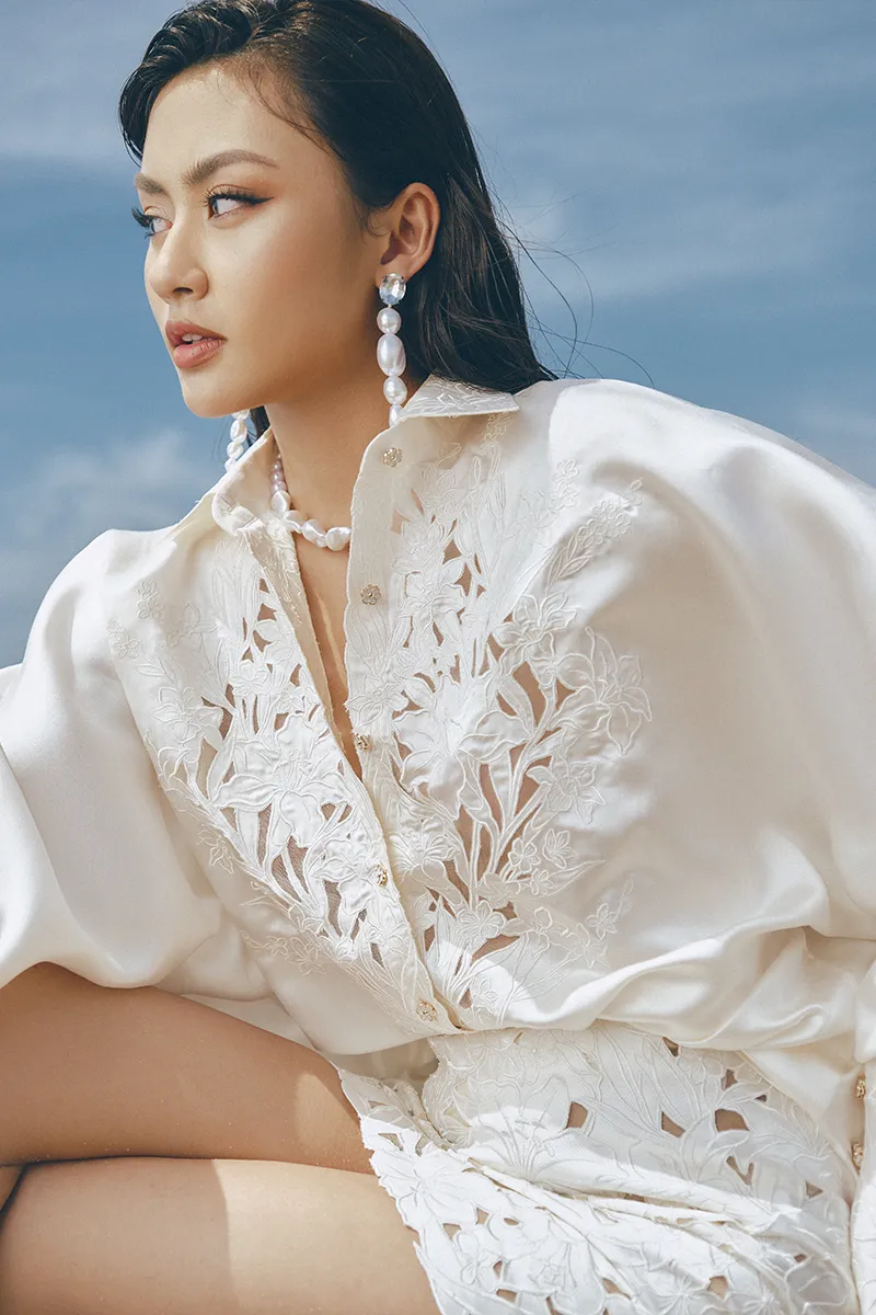 ALIEN WHITE FLOWER OUTFIT SET