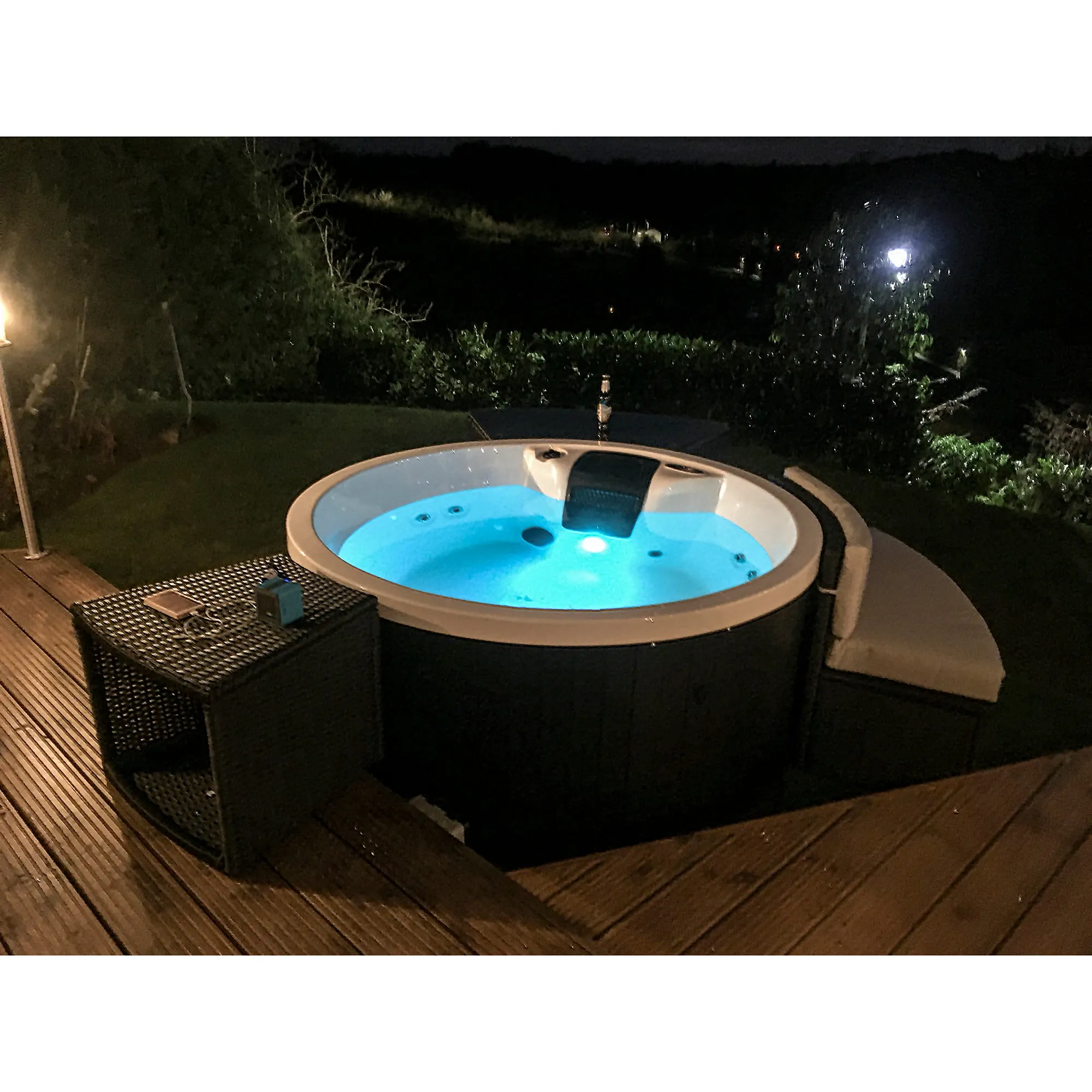 Ex Display/Demo Okanagan 4-Person Patio Spa | 160 cm Diameter