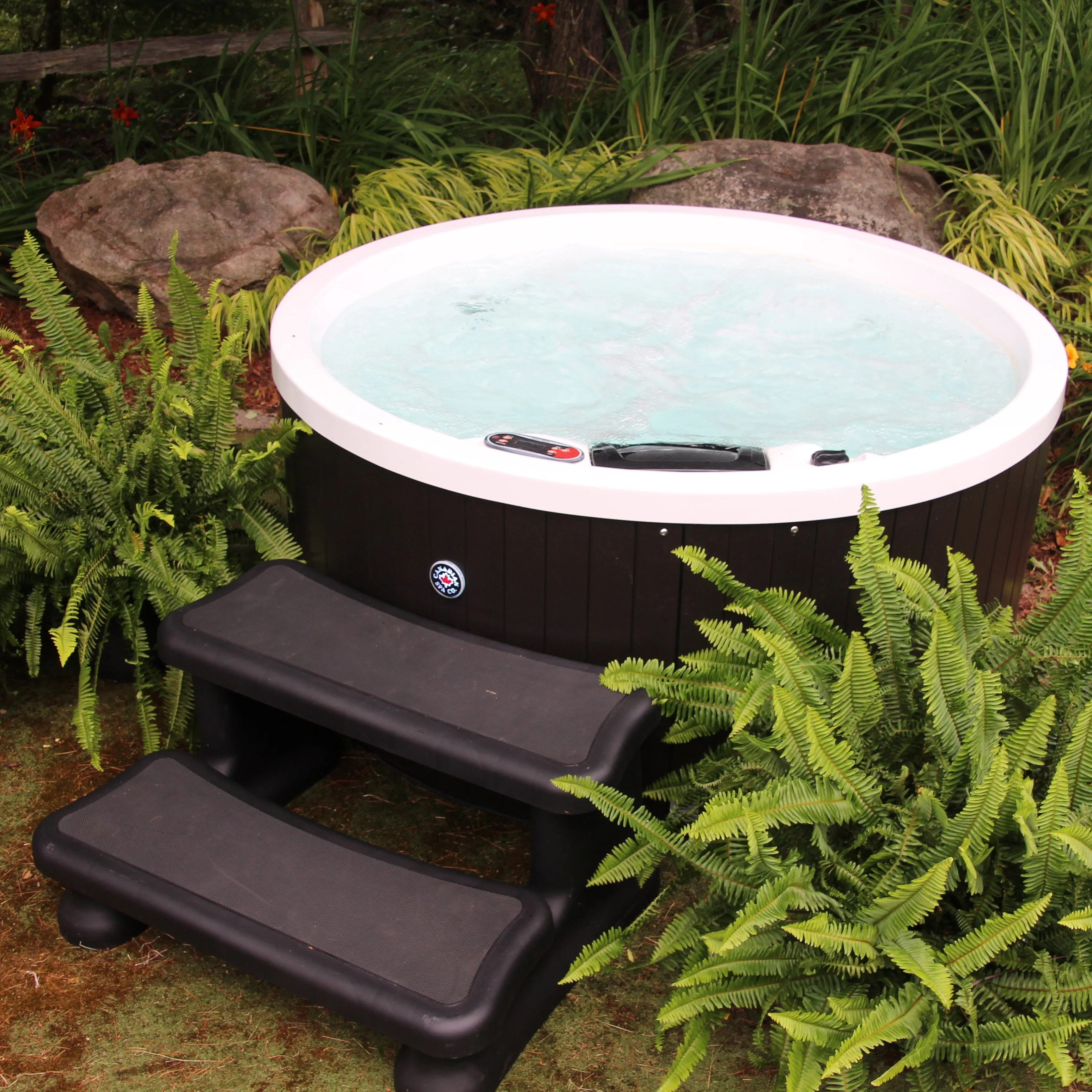 Ex Display/Demo Okanagan 4-Person Patio Spa | 160 cm Diameter