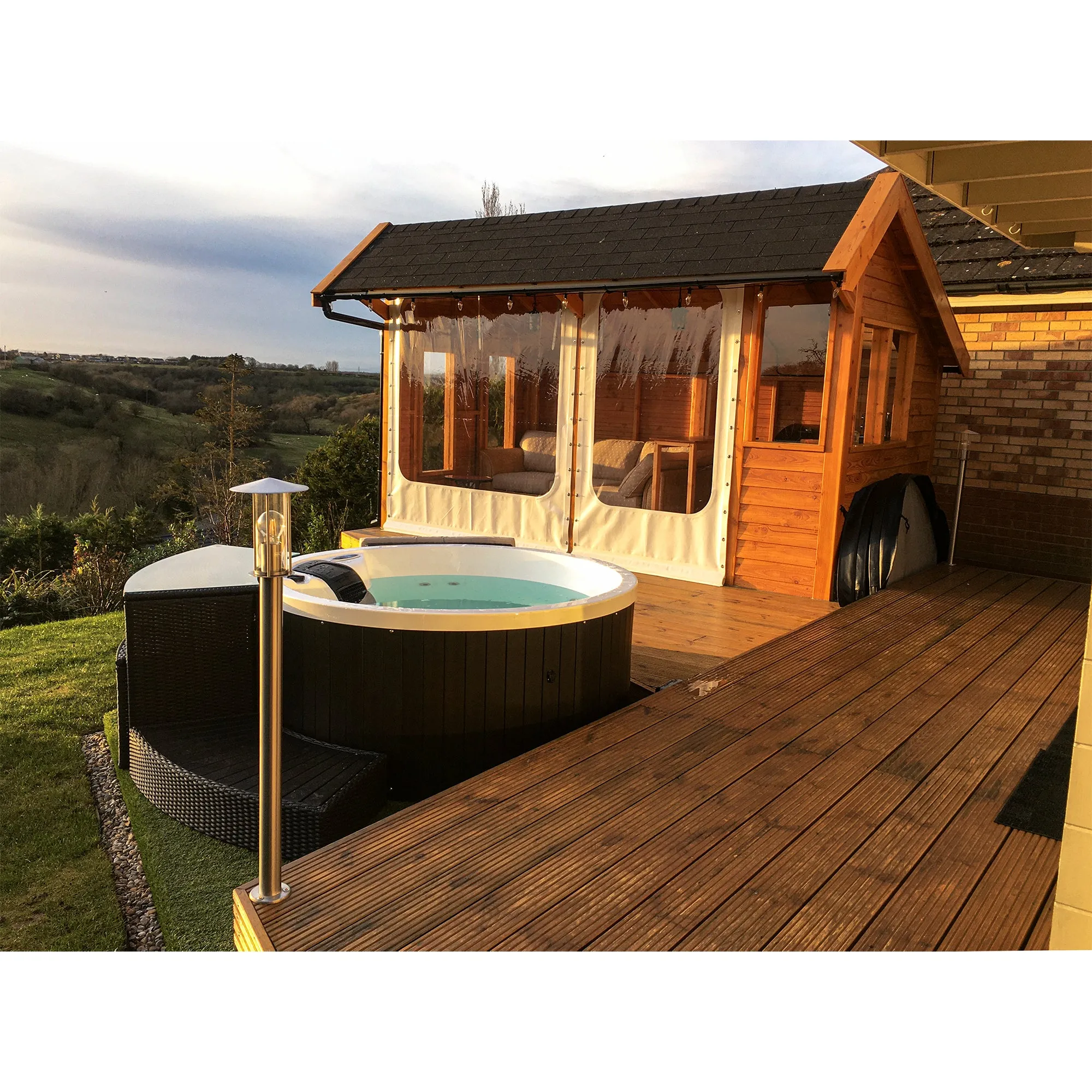 Ex Display/Demo Okanagan 4-Person Patio Spa | 160 cm Diameter