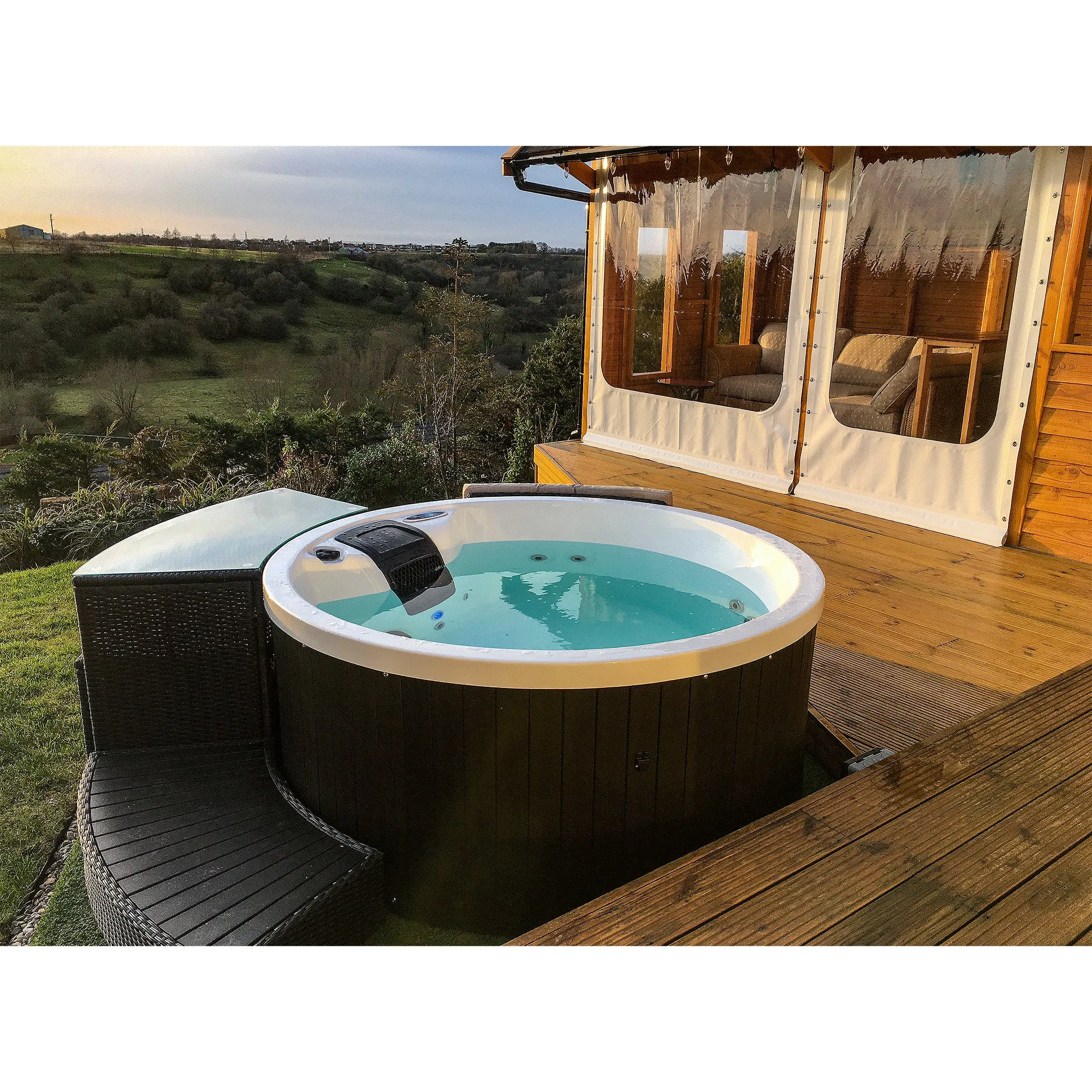 Ex Display/Demo Okanagan 4-Person Patio Spa | 160 cm Diameter