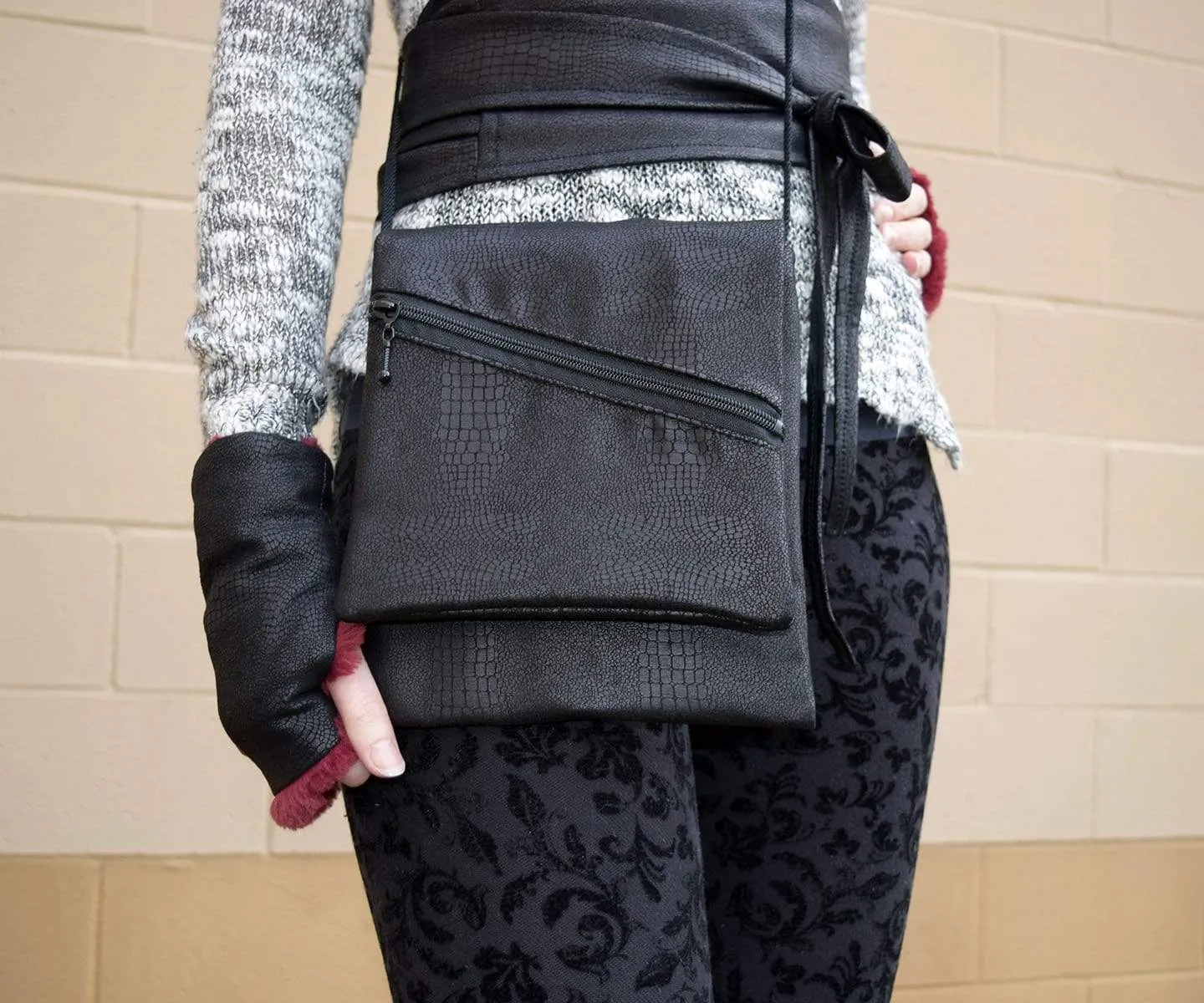 Fingerless / Driving Gloves - Vegan Leather Outback in Black with Assorted Faux Fur